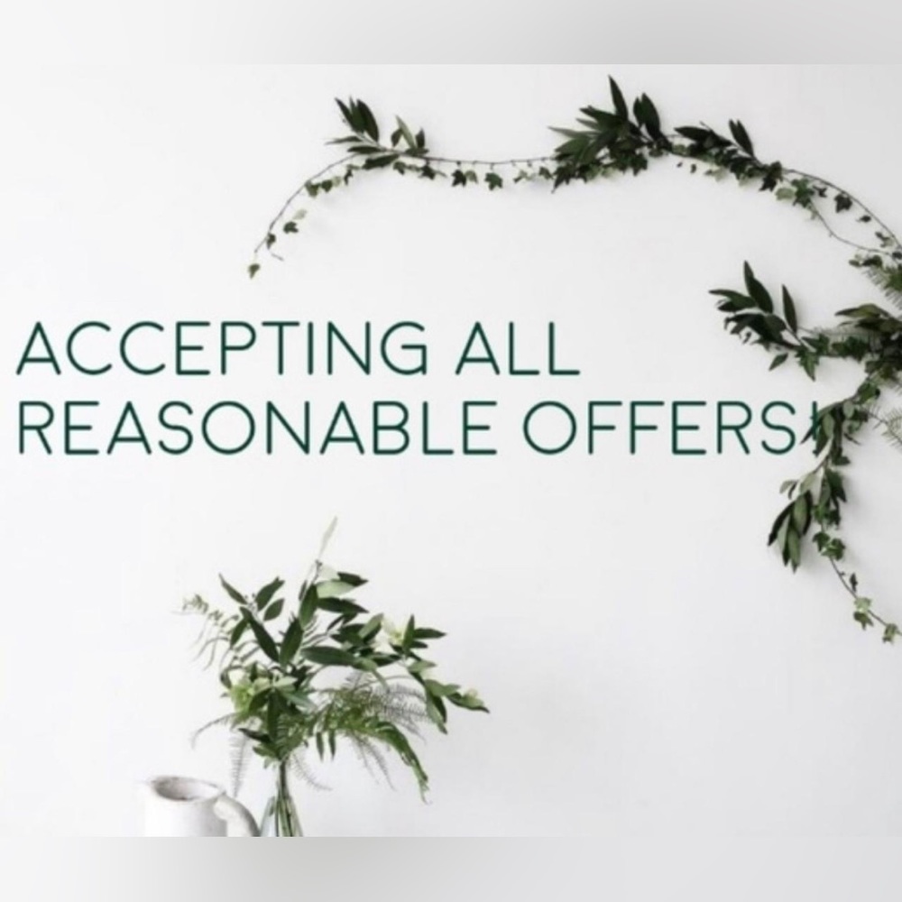 Accepting All Reasonable Offers!!!🦚🌺